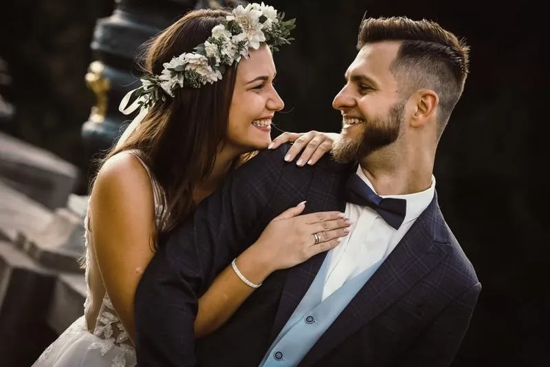 Jak dobrać idealny obiektyw do pleneru ślubnego bez błędów w fotografii