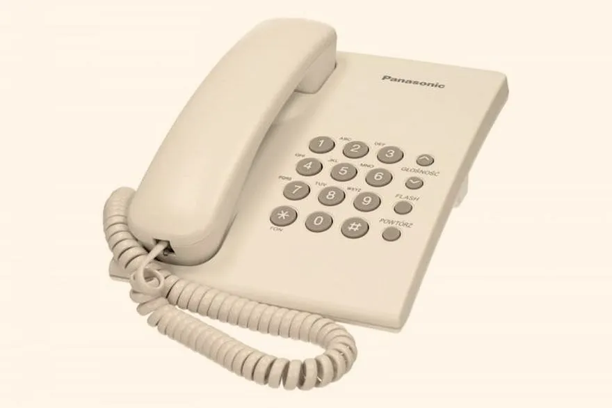 Jak skutecznie i bezpiecznie pozbyć się pary z aparatu w telefonie?