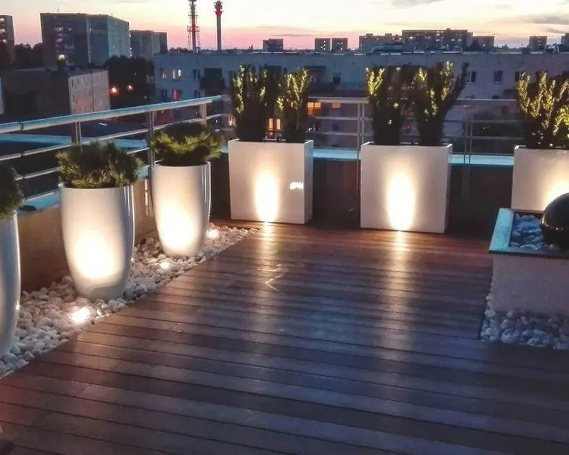 Pomysły na to, jak oświetlić balkon, by stworzyć wyjątkową atmosferę