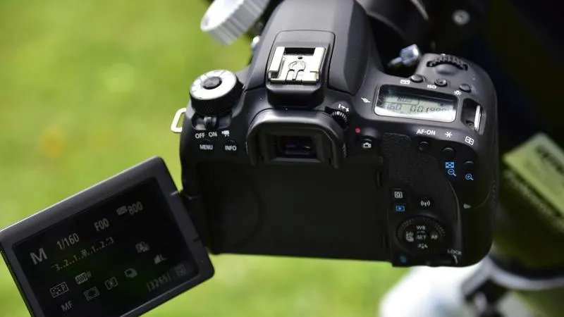 Podłączenie aparatu do teleskopu